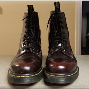 Dr. Martens Mens Size 10 Burgandy Boots